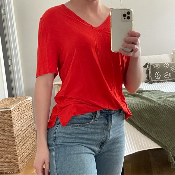 Versona Tops - V neck tee Versona